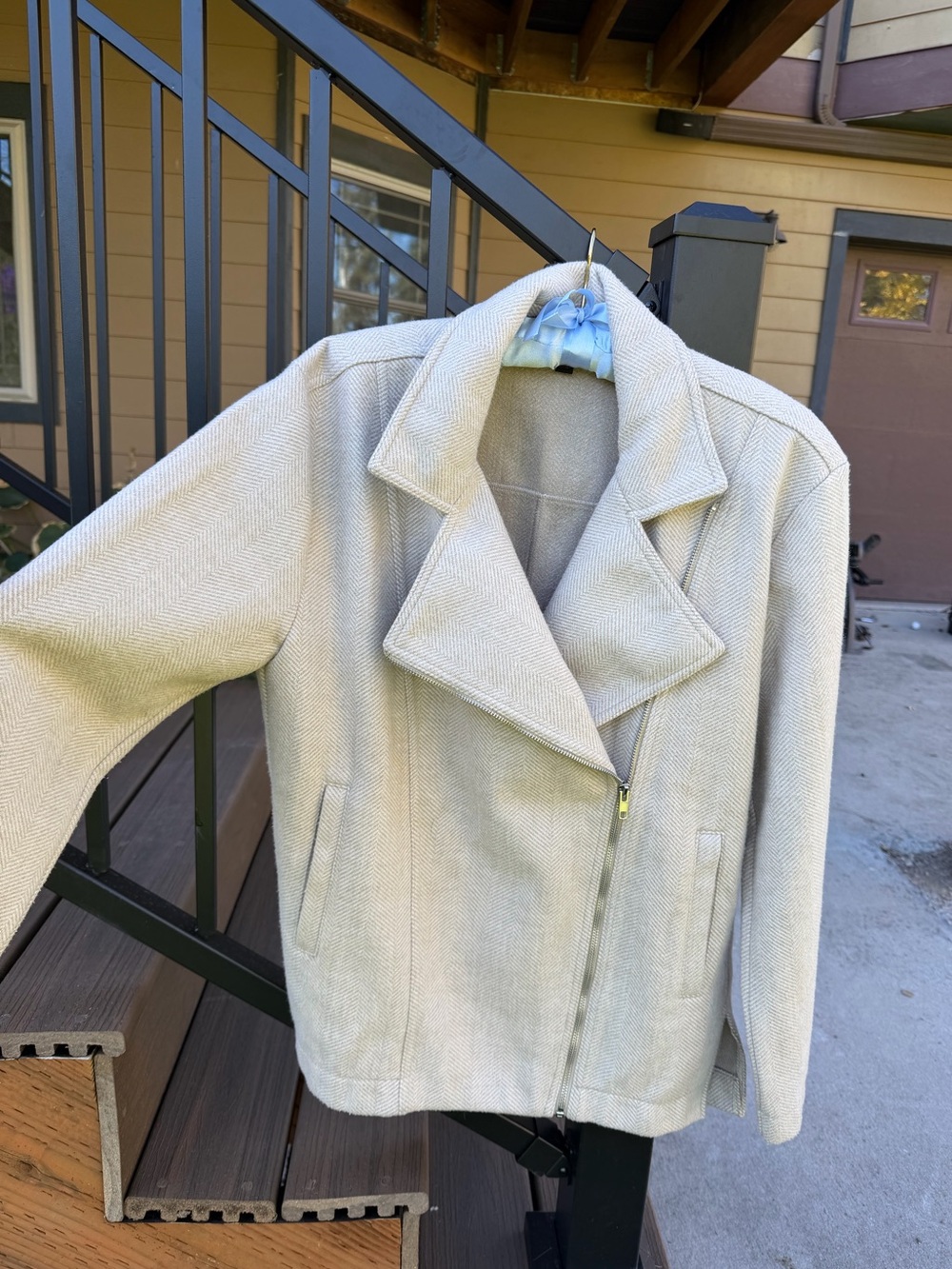 Banana Republic Cream Herringbone Zip Jacket size Medium